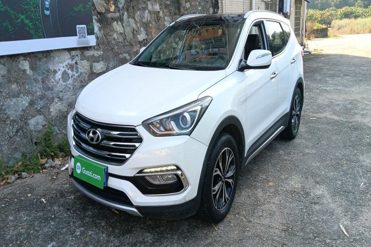 Used Hyundai Santa Fe 2017 2.4L Automatic Two-Wheel Drive Smart Version 5 Seats