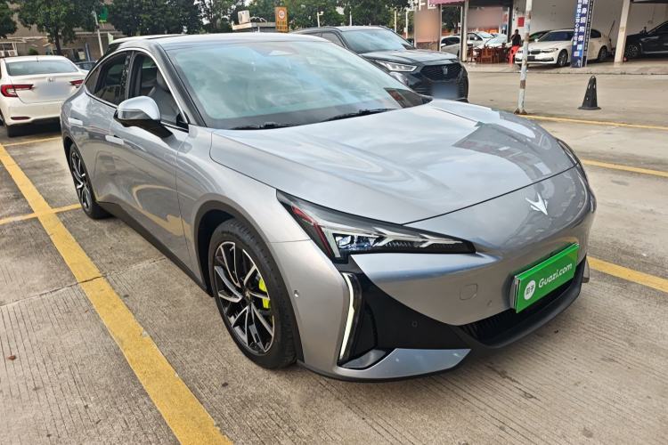 Used ARCFOX Alpha S5 2024 560MAX 185kW Front Right 45 Deg