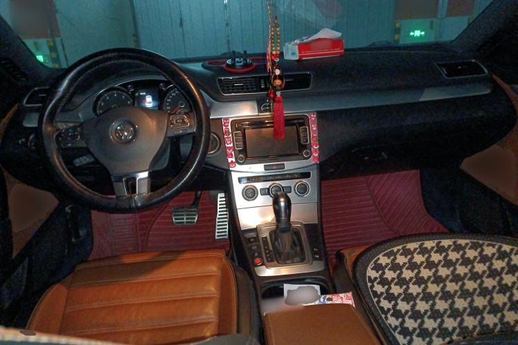 Used Volkswagen FAW-Volkswagen CC 2015 1.8TSI Luxury Model Center Console