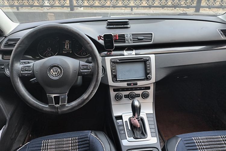 Used Volkswagen Magotan 2013 1.8TSI Prestige Model Center Console