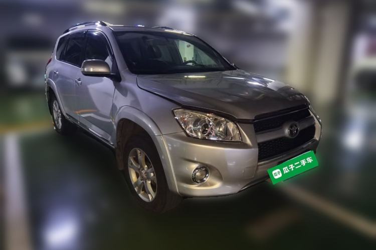 Used Toyota RAV4 2012 Luxurious 2.4L Manual 4x4 with Stylish Features
