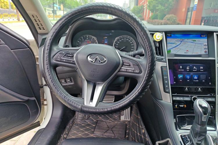Used Infiniti Q50L 2018 2.0T Elite Sport Version China VI Standard Steering Wheel