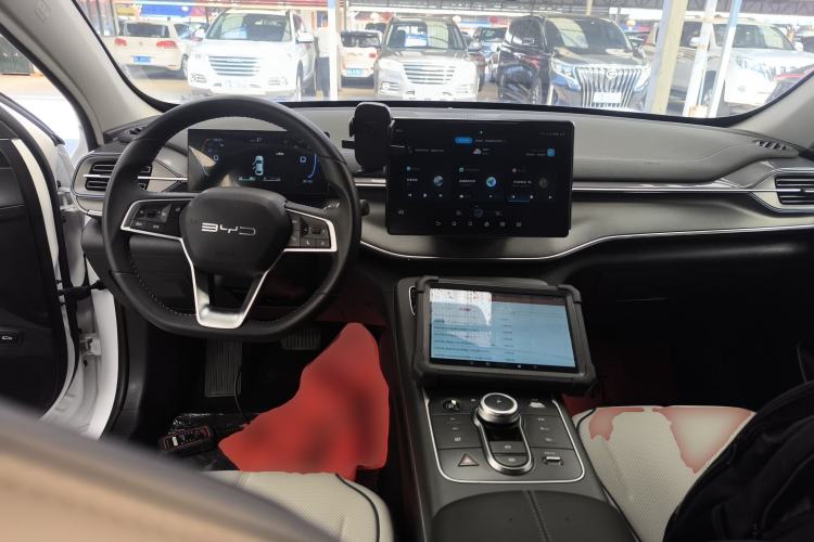 Used BYD Destroyer 05 2024 HONOR Edition DM-i 55KM Luxury Model Center Console