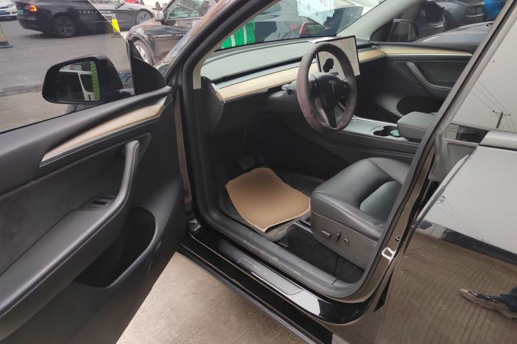 Used Tesla Model Y 2021 Long-Range All-Wheel-Drive Version