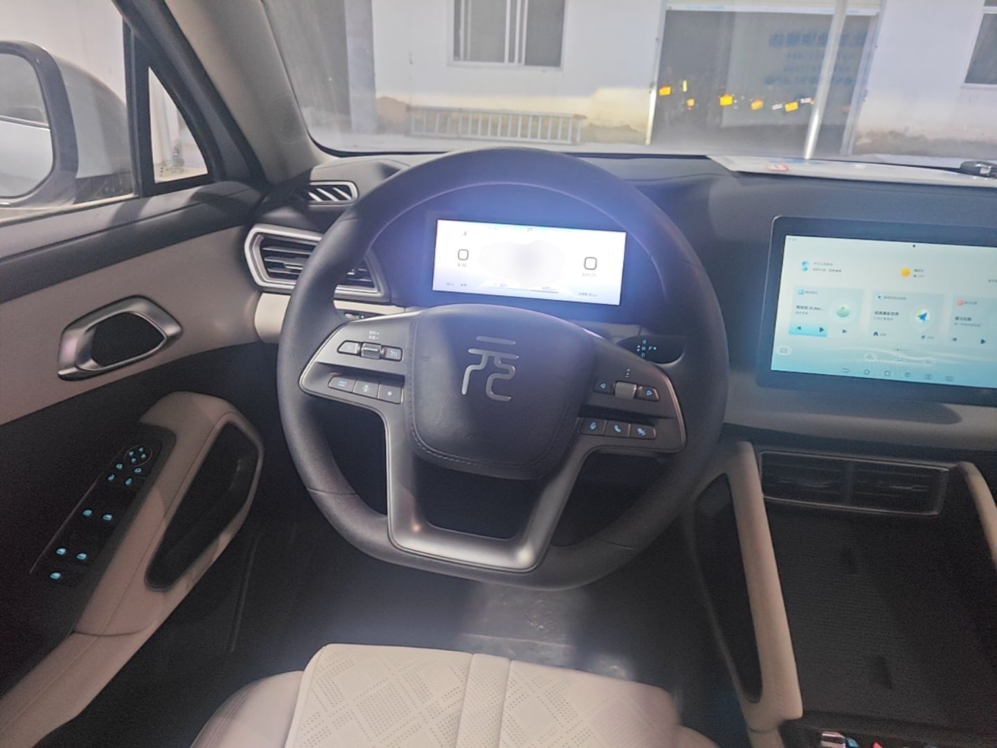 BYD Yuan UP 2025 Model 301KM Leading Version — снимка 13