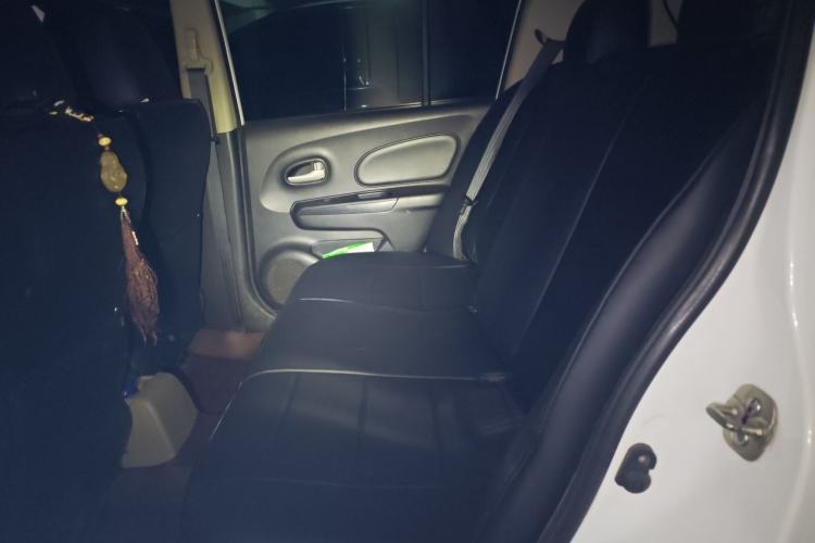 Used Venucia R50 2013 1.6L Manual Fashion Edition