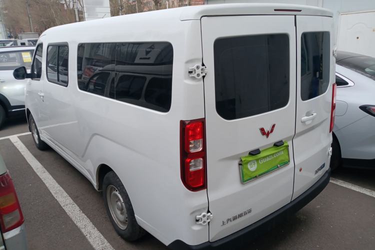 Used Wuling Yangguang 2024 300KM Comfort Version Passenger Van 75kW Rear Left 45 Deg