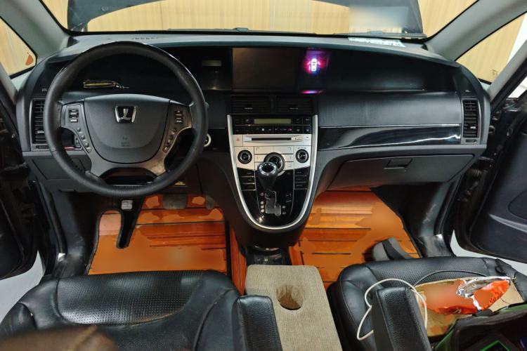 Used Luxgen Great 7 MPV 2015 2.0T Luxury Model Center Console