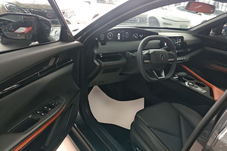 Used CHANGAN UNI-V iDD 2023 ZhiDian iDD 1.5T 113km Smart & Fun Version
