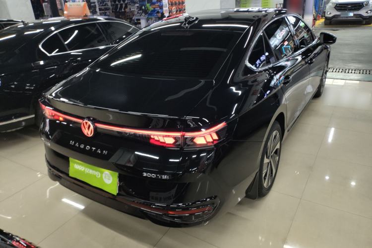 Used Volkswagen Magotan 2024 300TSI DSG Prestige Edition—A Real Eye-Catcher Rear Right 45 Deg