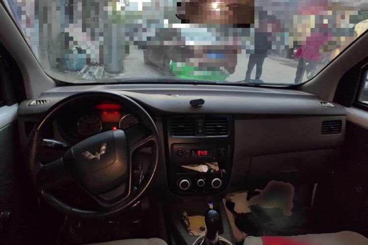 Used Wuling Rongguang V 2016 1.5L Practical Version Non-Power-Assisted
