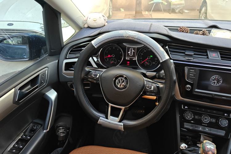 Used Volkswagen Touran 2016 Volkswagen Touran L 280TSI DSG Comfort Edition