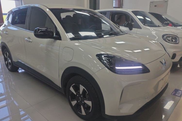 Used Wuling Bingo PLUS 2024 330 km Range Five-Seater Version Front Right 45 Deg