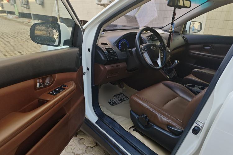 Used BYD S6 2014 2.0L Manual Luxury 5-Seater
