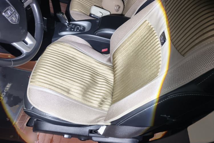 Used Dodge Journey 2013 2.4L Two-Wheel Drive Luxury Version Left Front Seat