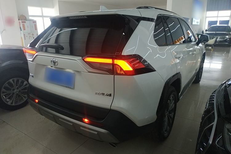 Used Toyota RAV4 2024 2.0L CVT Two-Wheel Drive Fashion Plus Edition Rear Right 45 Deg