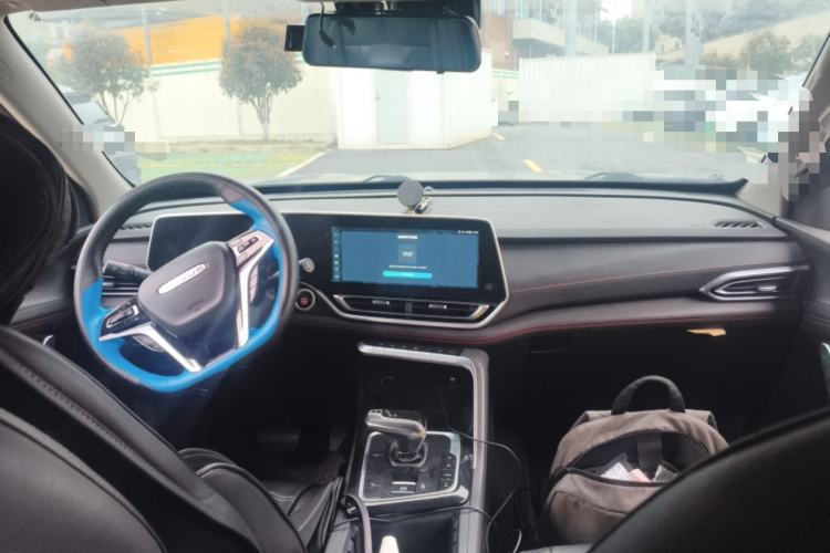 Used SAIC MAXUS T90 RV 2022 2.0T Explorer T90 Zongheng Hao Yue White Center Console