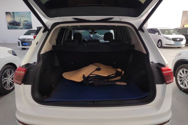 Used Volkswagen Tiguan L 2023 Restyled 330TSI Automatic Two-Wheel Drive R-Line Enhanced Comfort Version