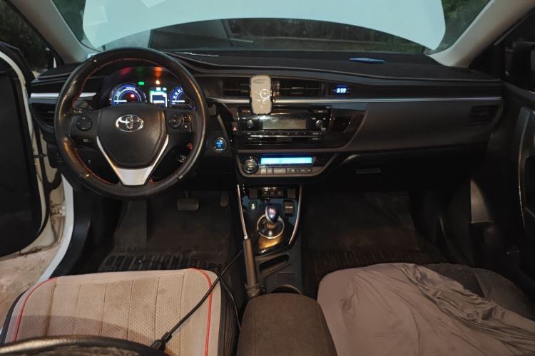 Used Toyota Levin 2016 Dual-Engine 1.8H GS E-CVT Elite Model with Sunroof Center Console