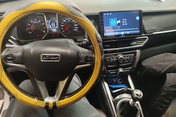 Used Zotye Domy X5 2015 1.5T Manual Luxury Version China IV Standard Center Console