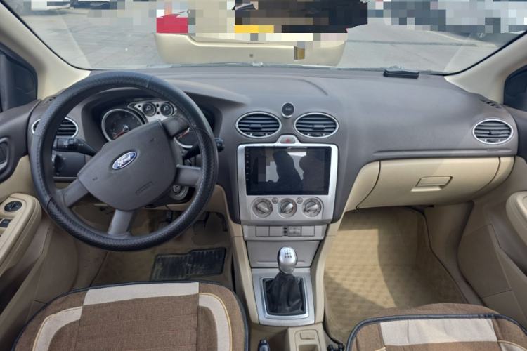 Used Ford Focus 2013 Sedan Classic 1.8L Manual Base Model Center Console