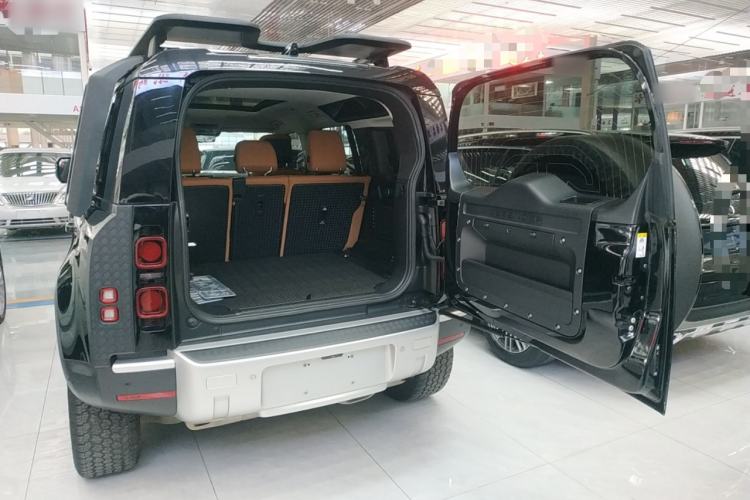 Used Land Rover Defender 2024 110 3.0T P400 Dark Edition
