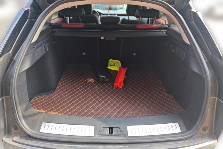 Used Land Rover Range Velar 2019 250 PS Trunk