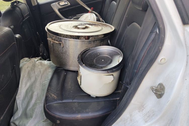 Used Haval H6 2015 Upgraded Model 1.5T Manual Two-Wheel Drive Elite Version Left Rear Seat