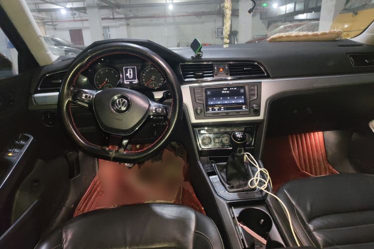 Used Volkswagen Lamando 2017 230TSI Manual Trend Edition Center Console