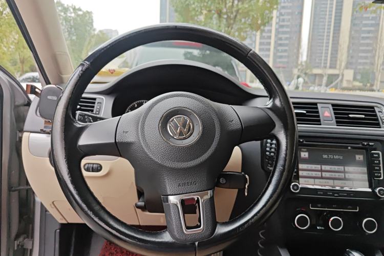 Used Volkswagen Sagitar 2012 1.6L Automatic Comfort Edition Steering Wheel