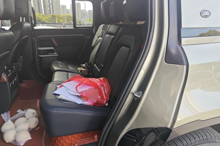 Used Land Rover Defender 2022 110 P400 X-DYNAMIC HSE Left Rear Seat