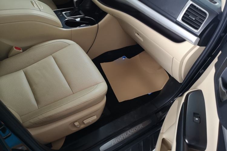 Used Toyota Highlander 2018 2.0T Four-Wheel Drive Luxury Version 7 Seats China VI Standard Right Front Seat