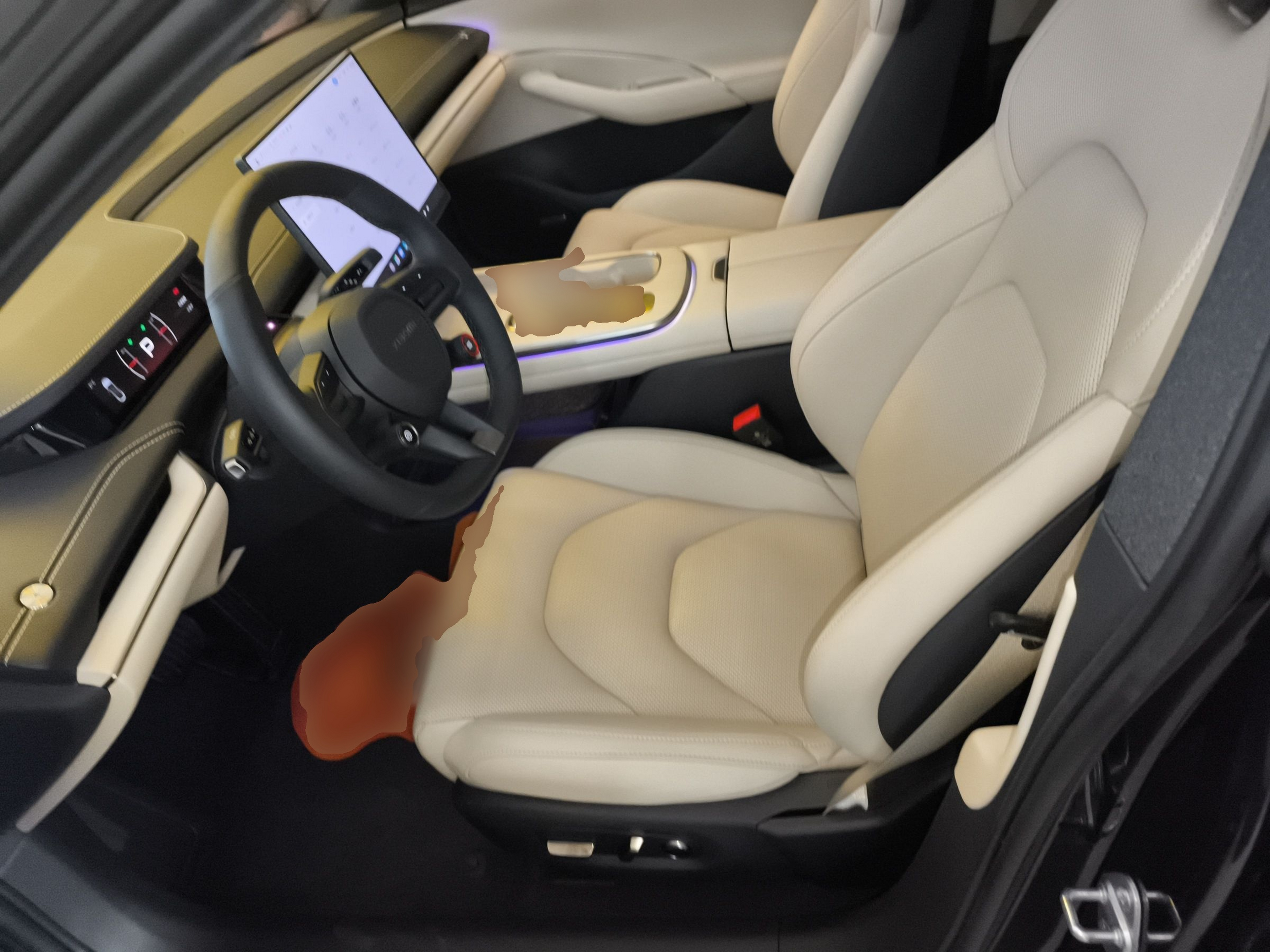 المقاعد الأمامية داخل السيارة