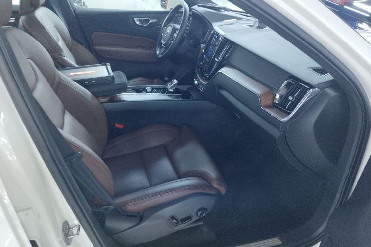 Used Volvo XC60 New Energy 2024 T8 Plug-in Hybrid Long-Range All-Wheel Drive Smart Luxury Edition Right Front Seat