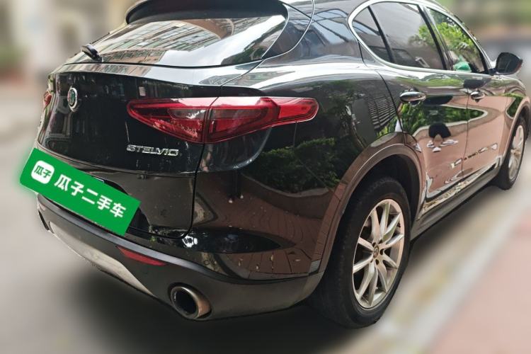 Used Alfa Romeo Stelvio 2017 2.0T 200HP Luxury Edition Rear Right 45 Deg
