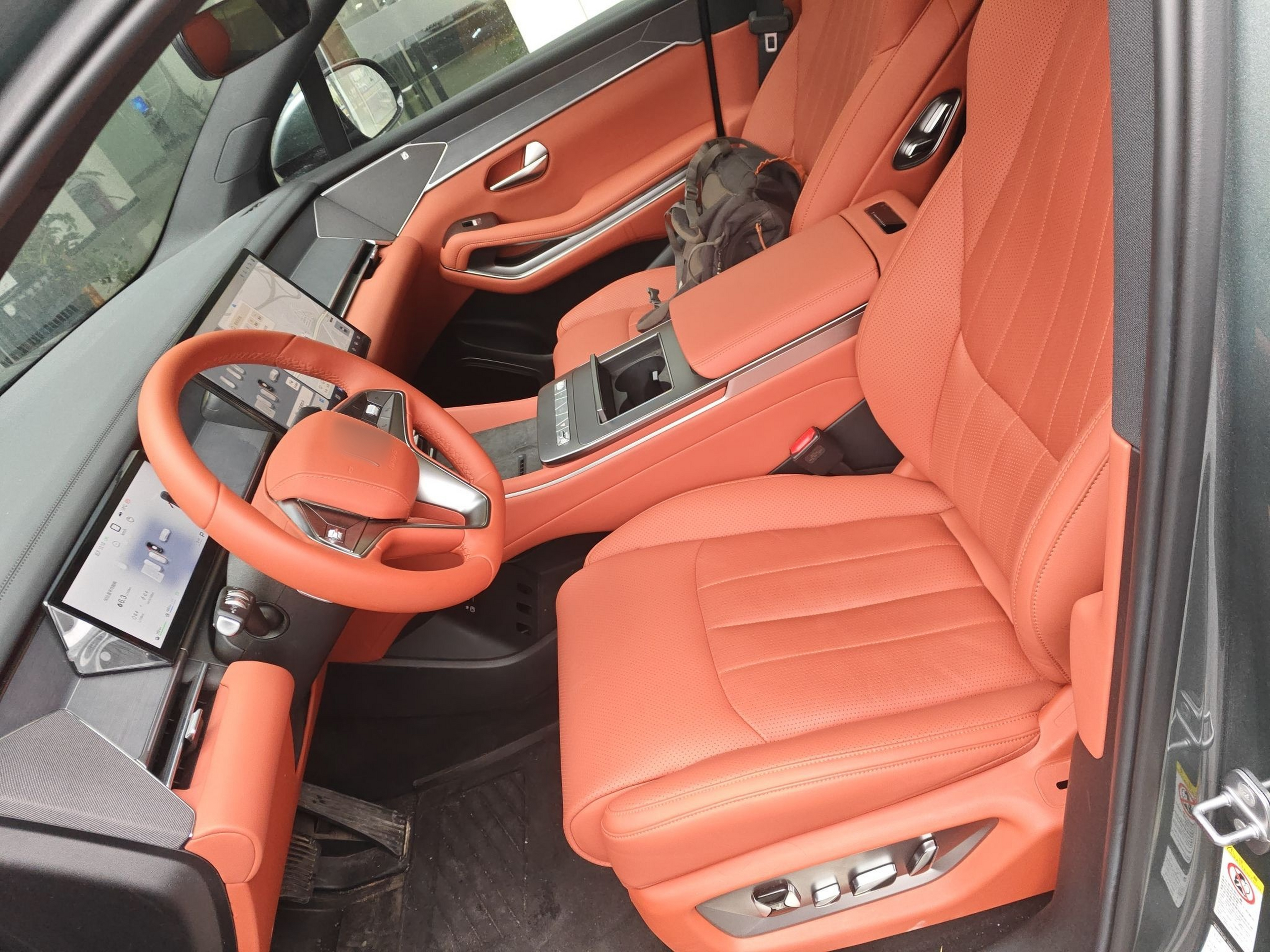 Переднее сиденье в автомобиле