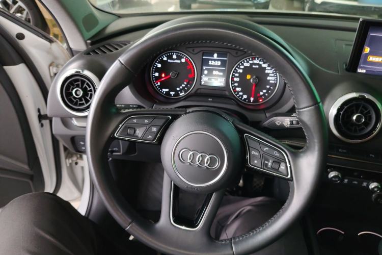 Used Audi A3 2017 Limousine 35 TFSI Style Edition Steering Wheel