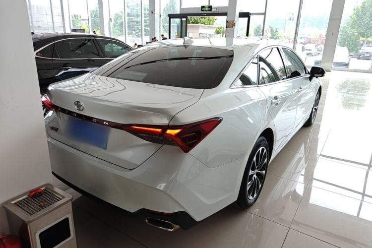 Used Toyota Avalon 2023 2.0L Premium Edition

