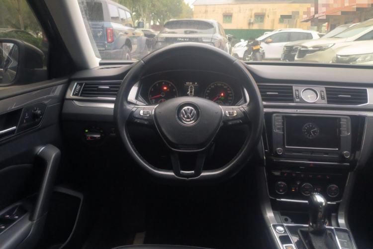 Used Volkswagen Passat 2017 330TSI DSG Luxury Edition
