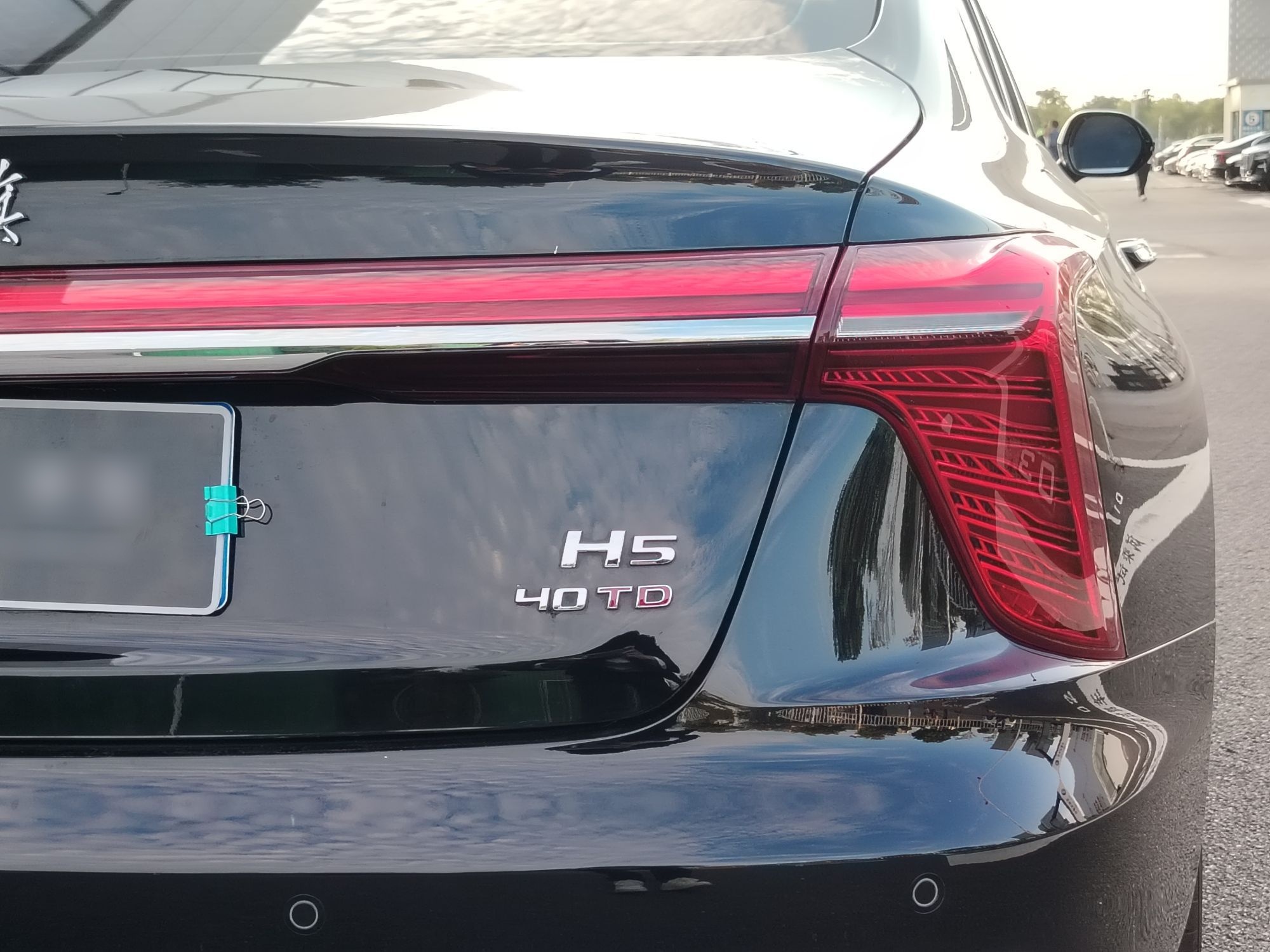Hongqi H5 2025 2.0T Automatic Flag Edition – 500 000 Units Commemorative Version — снимка 17