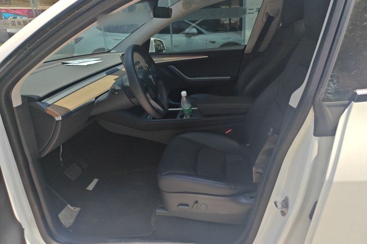 Used Tesla Model Y 2022 Long-Range All-Wheel-Drive Version Left Front Seat