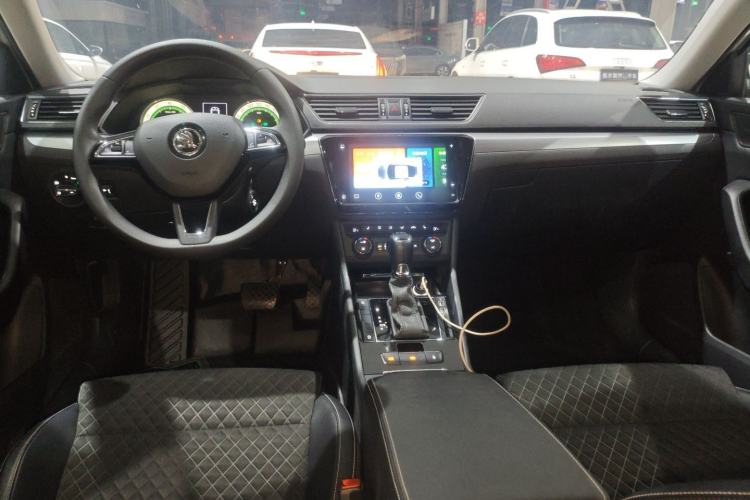 Used Skoda Superb 2018 TSI280 DSG Comfort Edition China V Standard Center Console