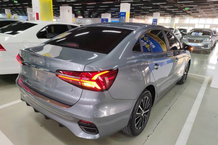 Used Roewe i5 2021 1.5L CVT Black Gold Edition
