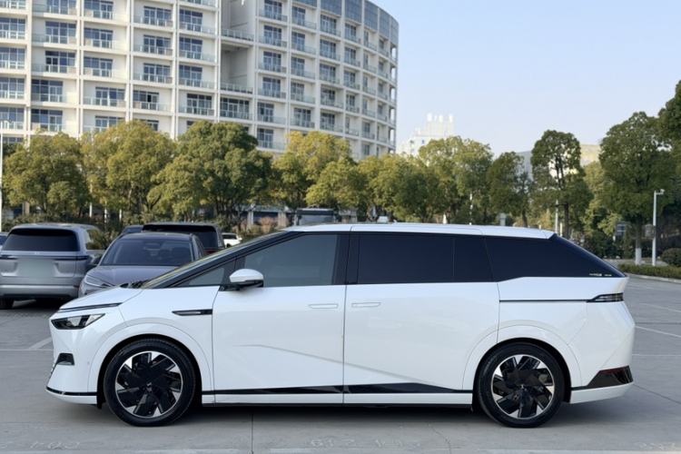 Used XPeng X9 2024 702 Ultra-Long Range Max
