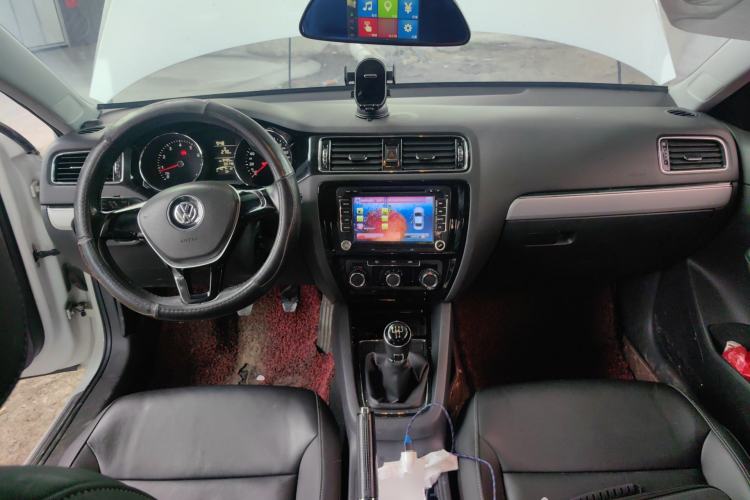 Used Volkswagen Sagitar 2015 1.6L Manual Comfort Model