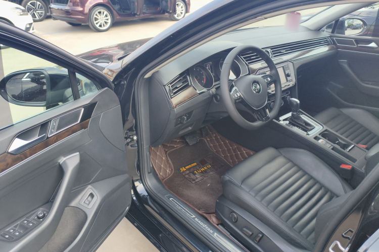 Used Volkswagen Magotan 2019 330TSI DSG Leading Model China VI Standard Driver Seat