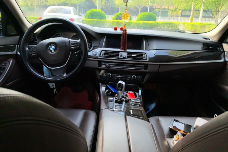 Used BMW 5 Series 2014 525Li Luxury Design Package Center Console