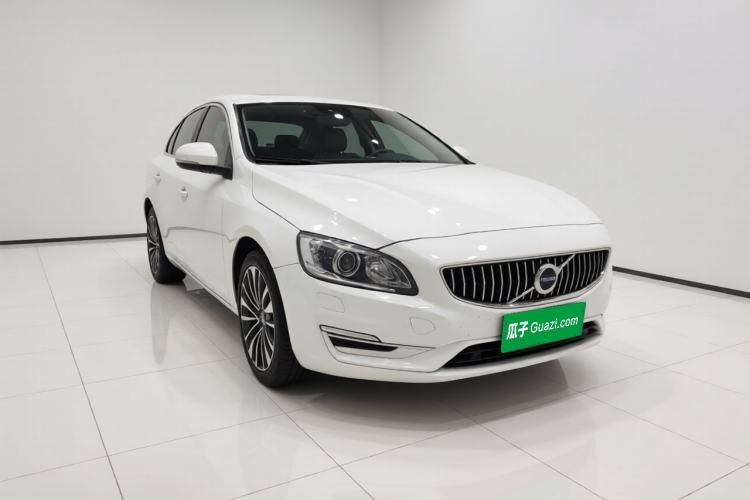 Used Volvo S60 2018 S60L T4 Smart & Ambitious Edition Front Right 45 Deg