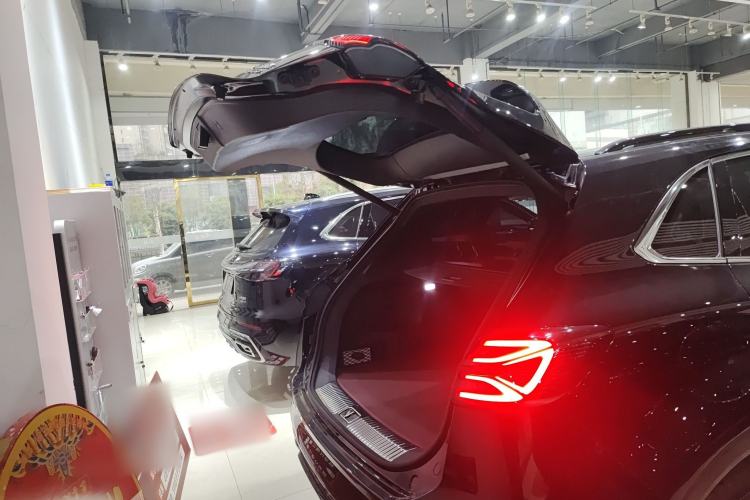 Used Hongqi HS5 2025 2.0T Two-Wheel-Drive Xuan Ying Edition Trunk