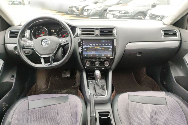 Used Volkswagen Sagitar 2017 230TSI Automatic Comfort Version
